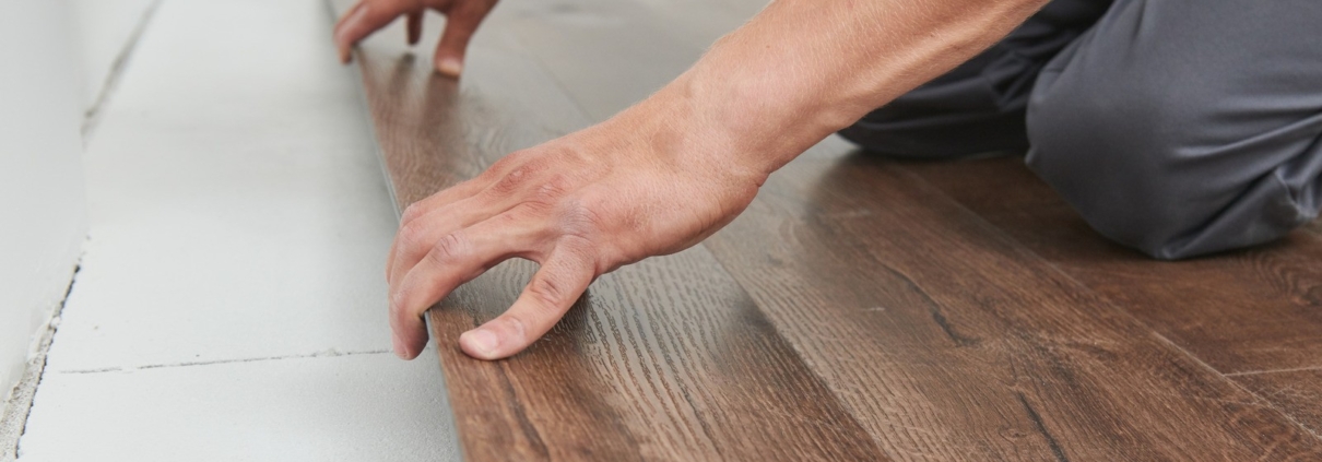 Posso instalar piso vinílico sobre porcelanato?